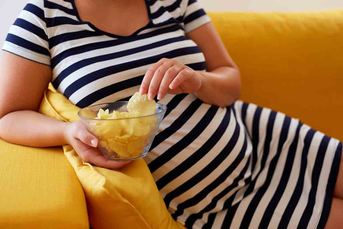 can-you-eat-sour-cream-while-pregnant-is-it-really-safe